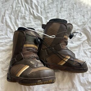 Women’s Vans Brown Snowboard Boots with Tan Stripes